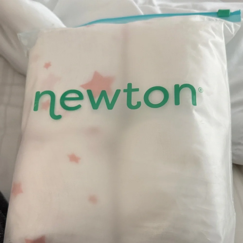 Newton Pink Starry crib sheets